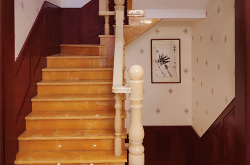 龙潭中式别墅室内汉白玉石楼梯的定制安装装饰效果